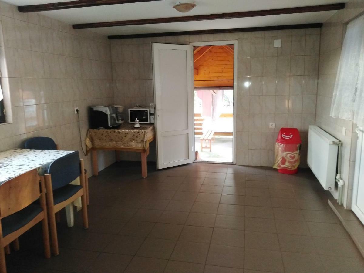 Pensiune Agroturistica "Casa Teodora" Budeşti Exterior foto
